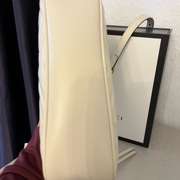 The small GG Marmont chain shoulder bag 100% Authentic - Picture 8 of 14